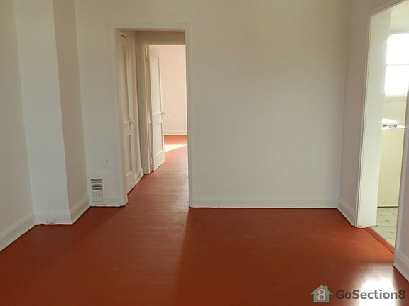 5th image of 2121 Dundalk Ave #1