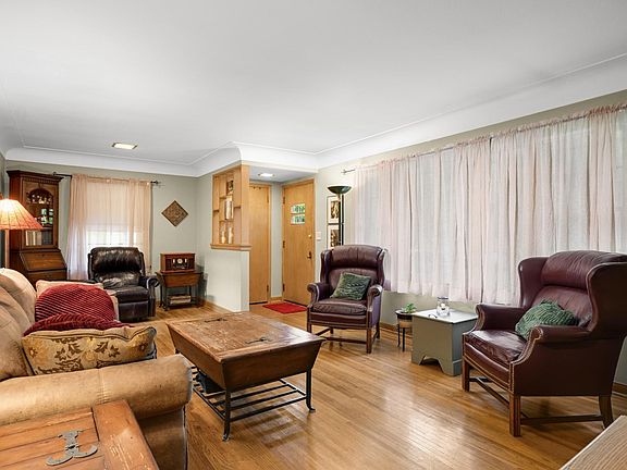 4th image of 218 W Park Rd