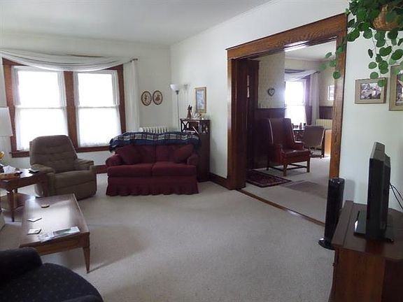 3rd image of 129 N Main St