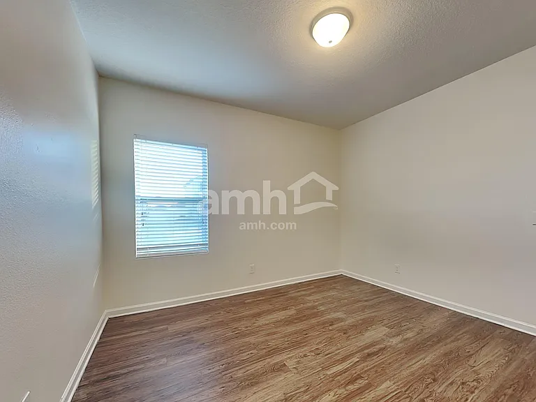 4878 Saint James Ln — Photo 24
