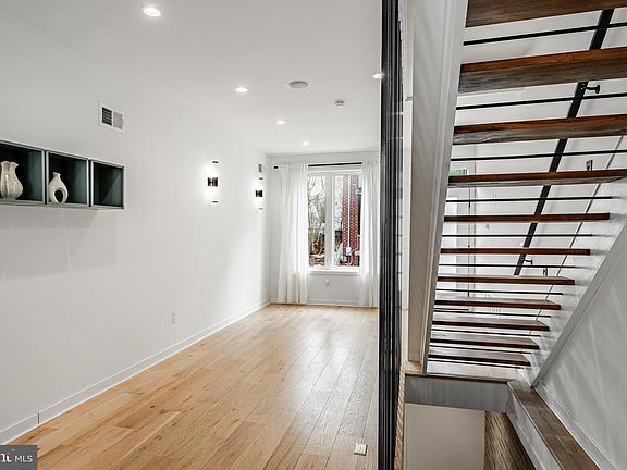 4th image of 2117 Fernon St