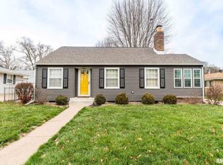 1015 Prince St, Pekin, IL 61554