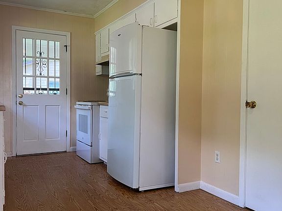 2nd image of 1209 Campus St
