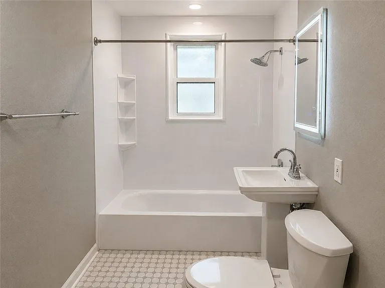 512 N Howard Ave — Photo 8