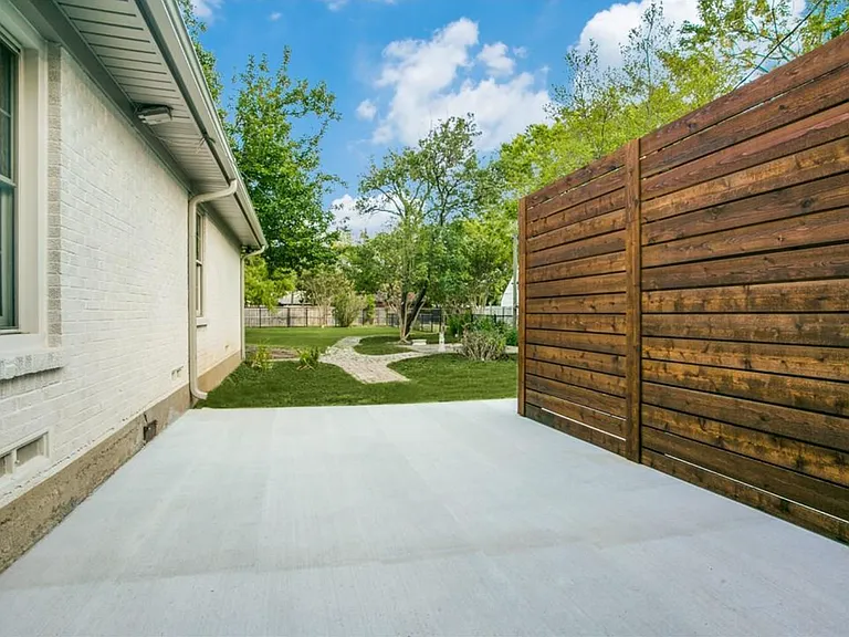 9210 San Fernando Way — Photo 12