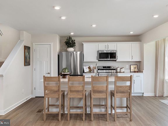 2nd image of 90 Thorton Ave