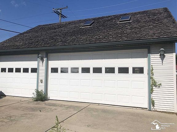 4th image of 6083 Sterling Dr