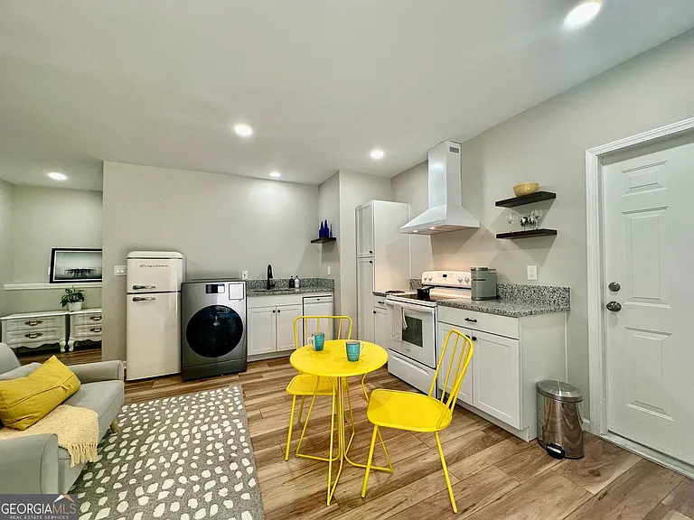 110 Julie Rd — Photo 3