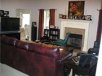 3rd image of 604 SW Maidstone Ave