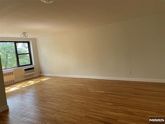 2nd image of 1541 Lemoine Ave APT 3A