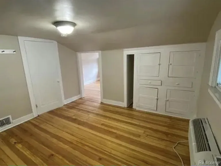 281 Ardmore Dr — Photo 4