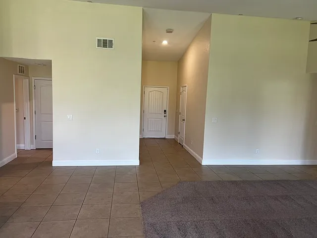 315 W Maclure Ave — Photo 5