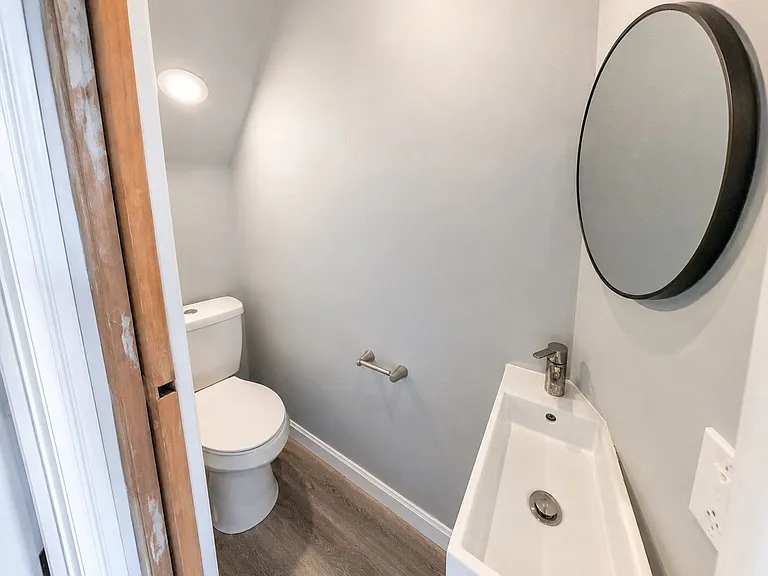 2768 Glenny Ln — Photo 8