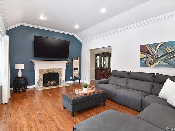 3rd image of 99 Amherst Drive