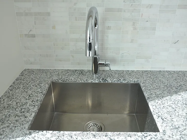 68 Canterbury Pl #1707 — Photo 36