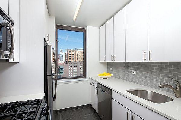 1st image of 520 W 43rd St APT 5K