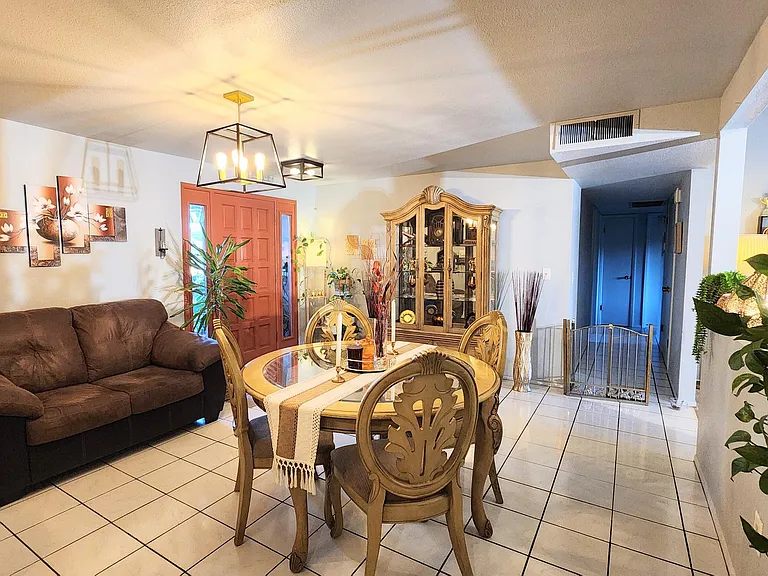 5515 W Hatcher Rd — Photo 13