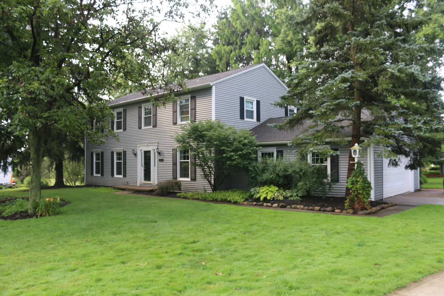 1618 Stonington Dr photo 1