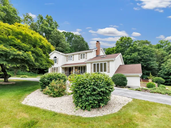 19 Macintosh Drive, Oxford, CT 06478