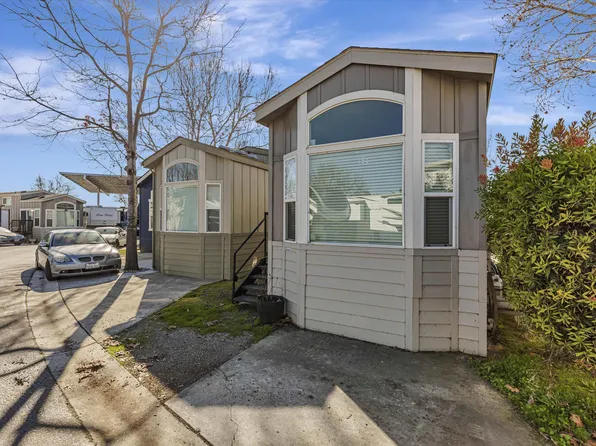 5878 Garlic Farm Dr #38, Gilroy, CA 95020