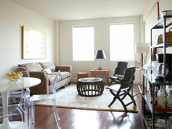 3rd image of 1205 St Charles Ave APT 1117