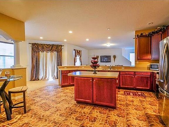 4th image of 700 Terranova Ave