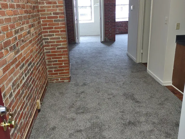 Marlboro Classic Apt & Redwood Square — Photo 25
