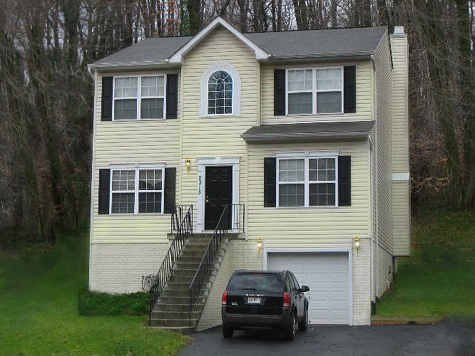 Front Exterior of Kelly Ave.