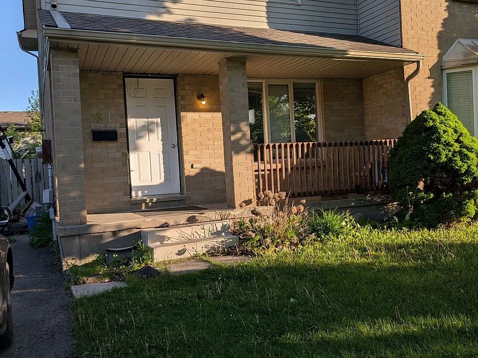 61 Ashley Cres