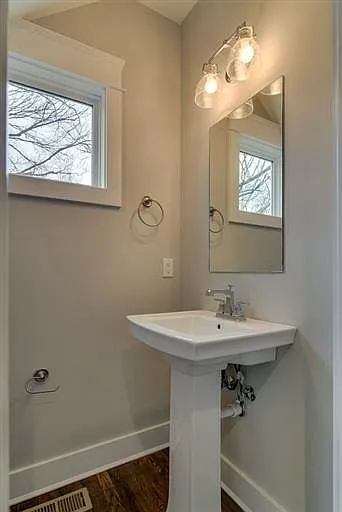 942B Strouse Ave #B — Photo 21