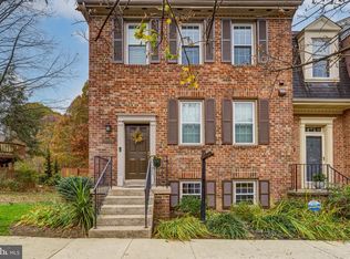5936 Woodfield Estates Dr, Alexandria, VA 22310