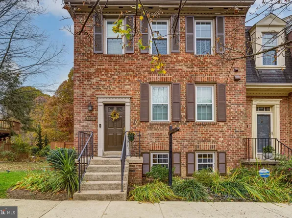 5936 Woodfield Estates Dr, Alexandria, VA 22310