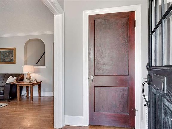 3rd image of 302 Orchard Ln