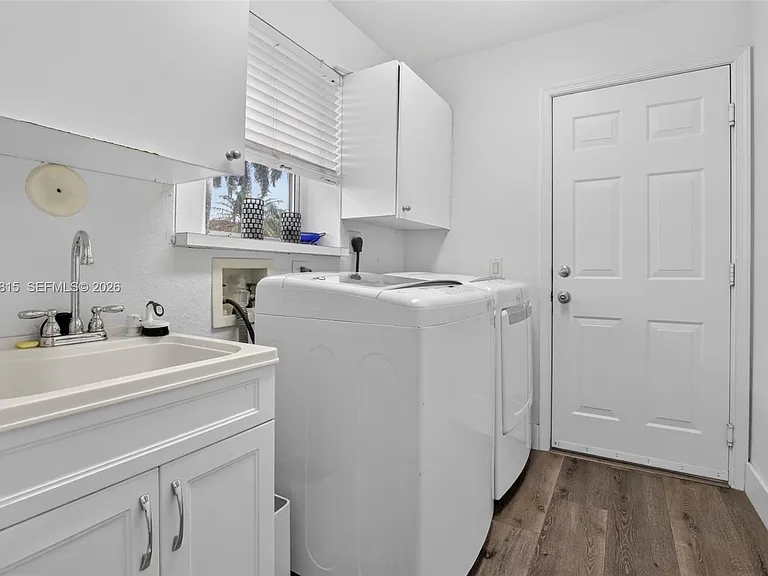 981 Waterside Cir — Photo 52