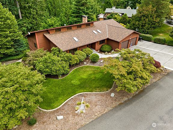 2nd image of 3122 Madora Drive SE