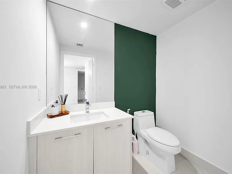 45 SW 9th St #3909 — Photo 7