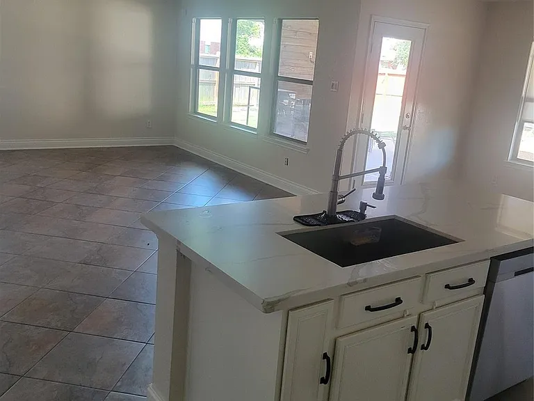 3903 Brook Garden Ln — Photo 4