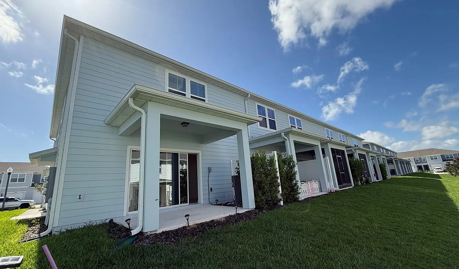 3 bed, 2.5 bath, 1796 sqft, $2,200 — Photo 2