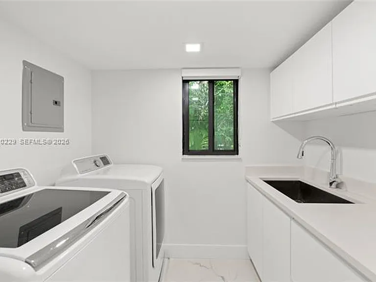112 E 1st Ct — Photo 57