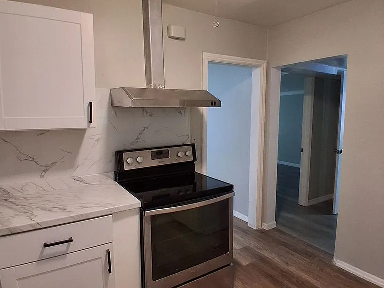 506 N Macdill Ave — Photo 9