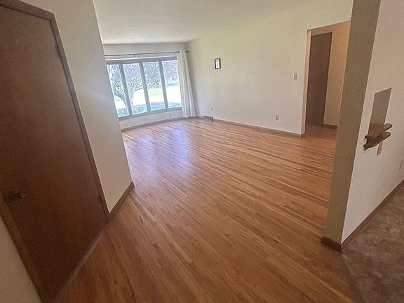 5th image of 105 Bellaire Rd