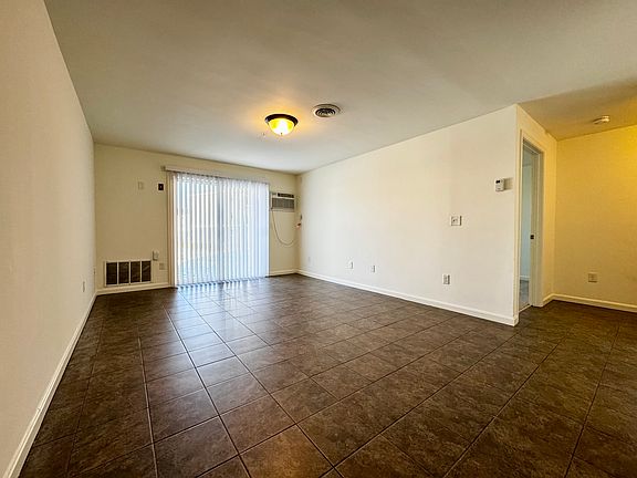 Living Room/Hallway 2 bed, 1 Bath Unit