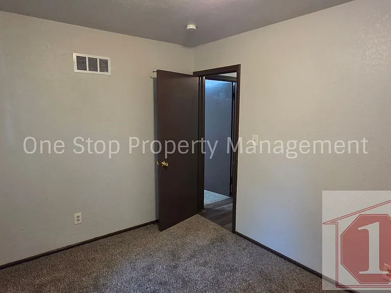 8713 E 111th St — Photo 12