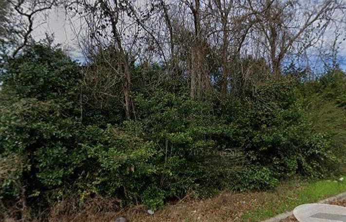 1st image of 325 Lynn Ln