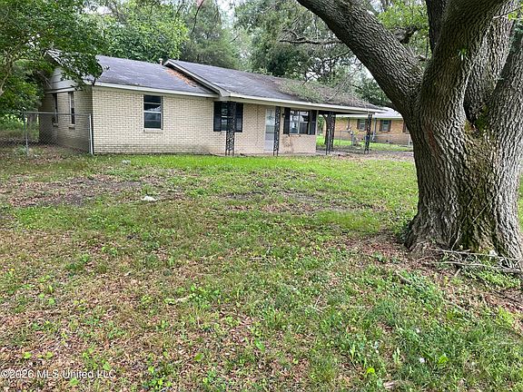 5th image of 443 Smith Rd