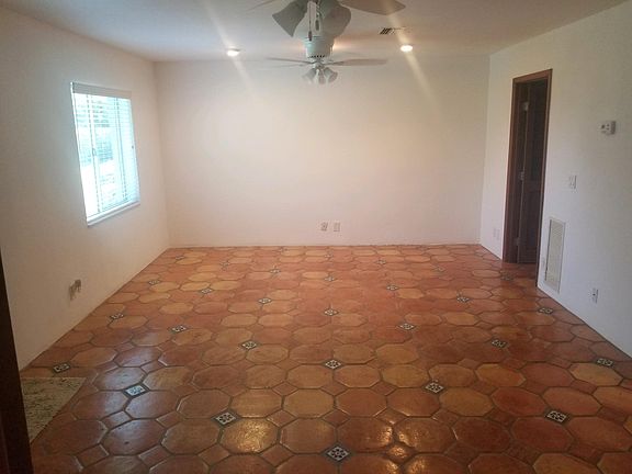 4th image of 215 Lakeview Ave