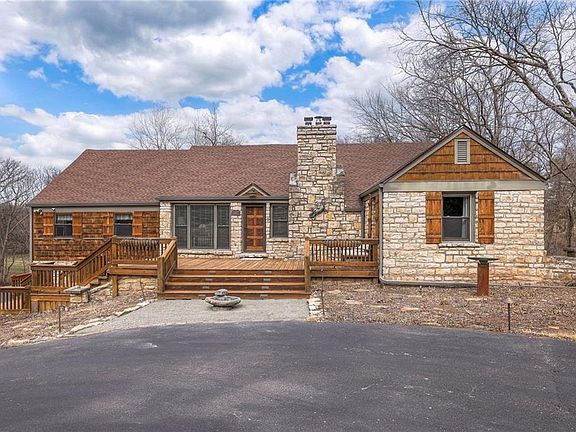 3rd image of 806 W Red Bridge Rd