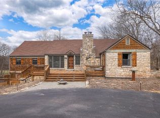 806 W Red Bridge Rd, Kansas City, MO 64114