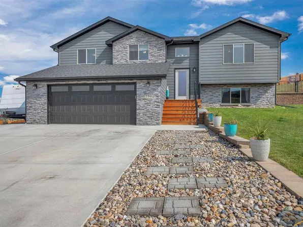 239 Jasper Ln, Rapid City, SD 57701