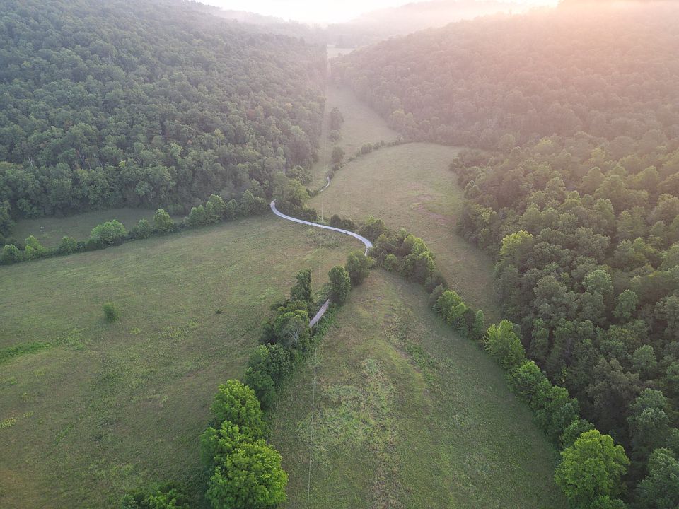 7th image of 597 Lost Hollow Rd